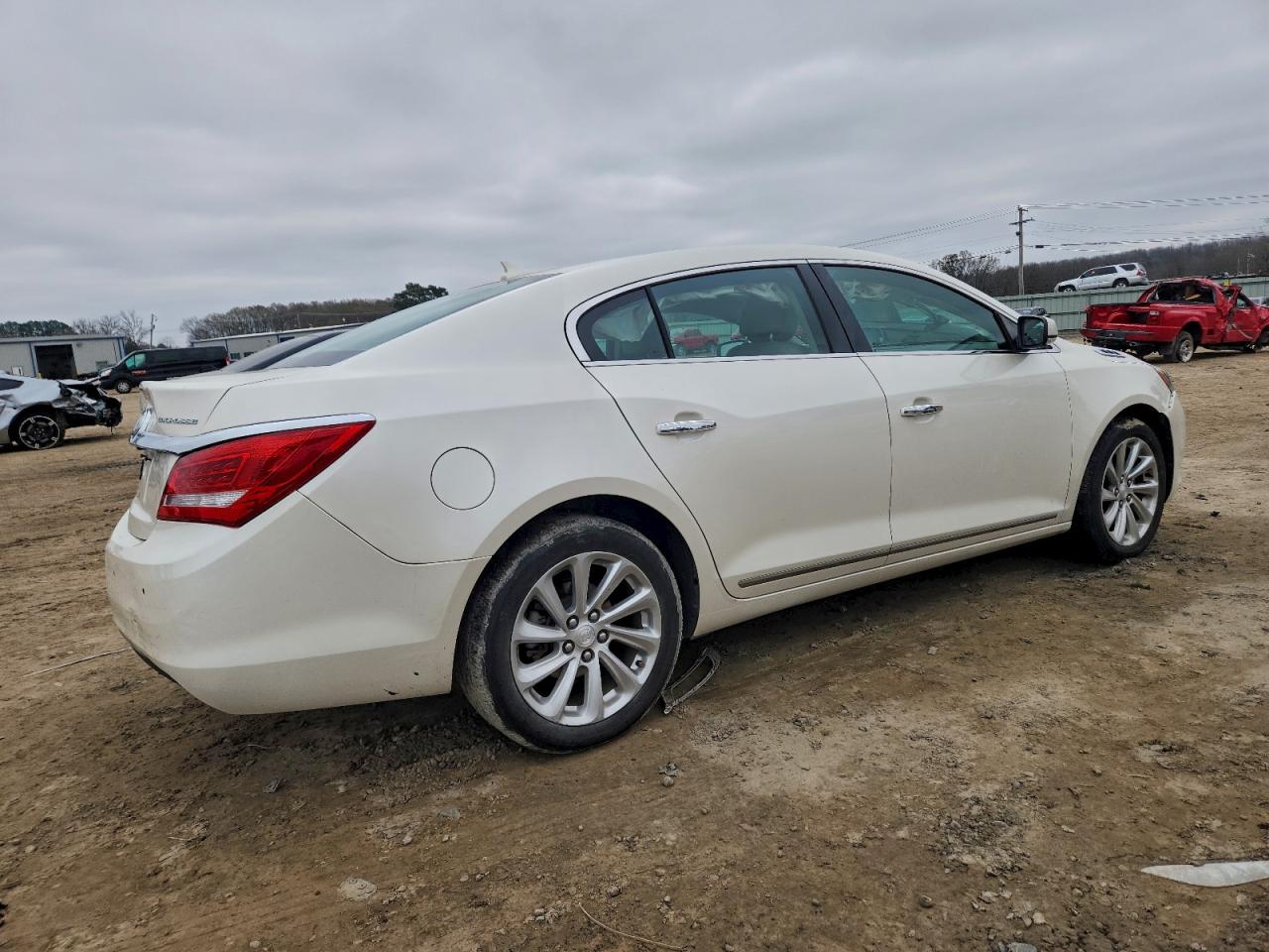 Buick LaCrosse Image 2