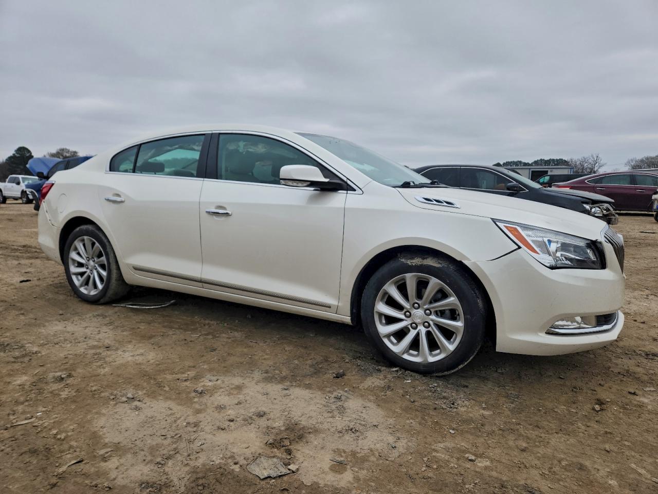 Buick LaCrosse Image 4