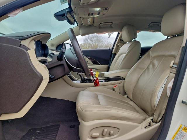 Buick LaCrosse Image 11