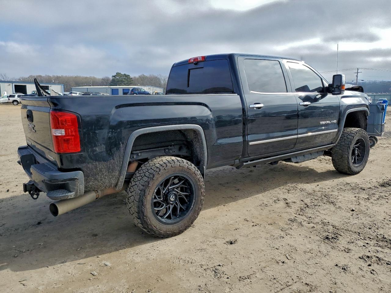 GMC Sierra K2500 Denali Image 5