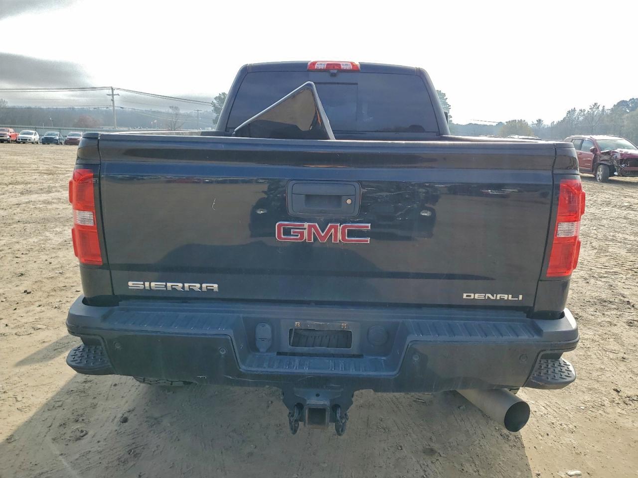 GMC Sierra K2500 Denali Image 9