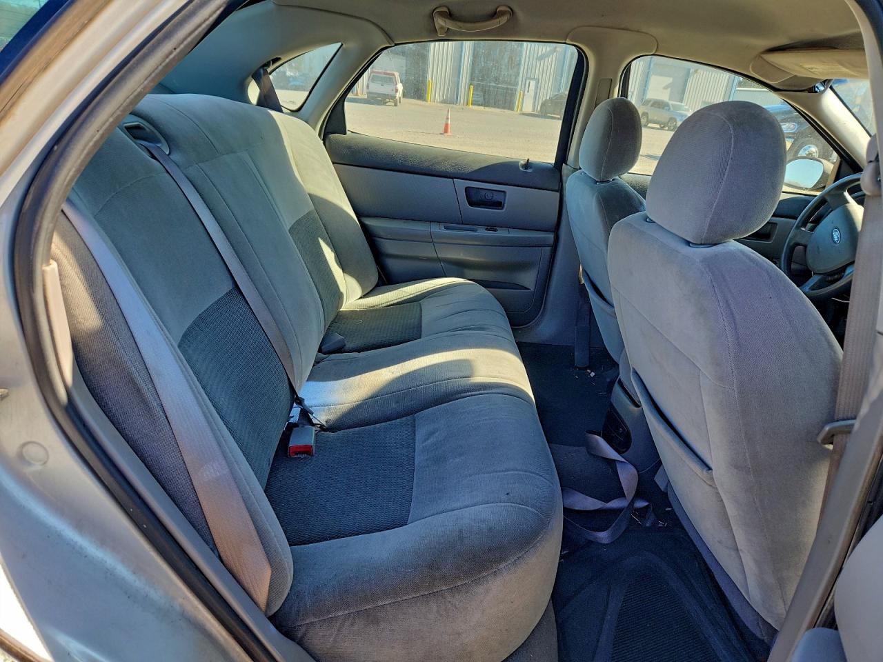 Ford Taurus Se Image 7