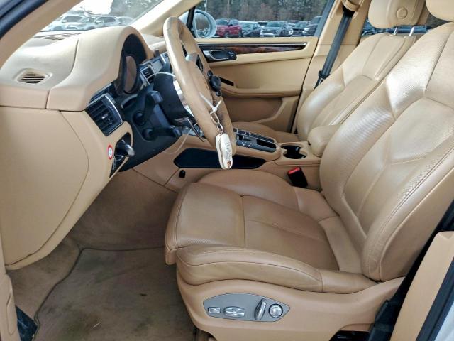 Porsche Macan S Image 10