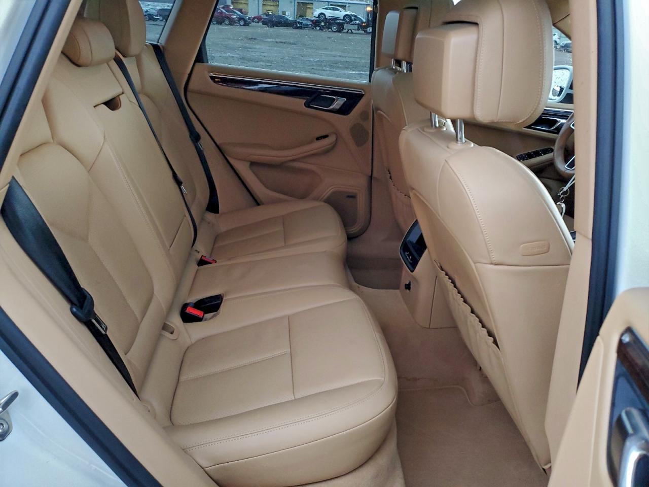 Porsche Macan S Image 8