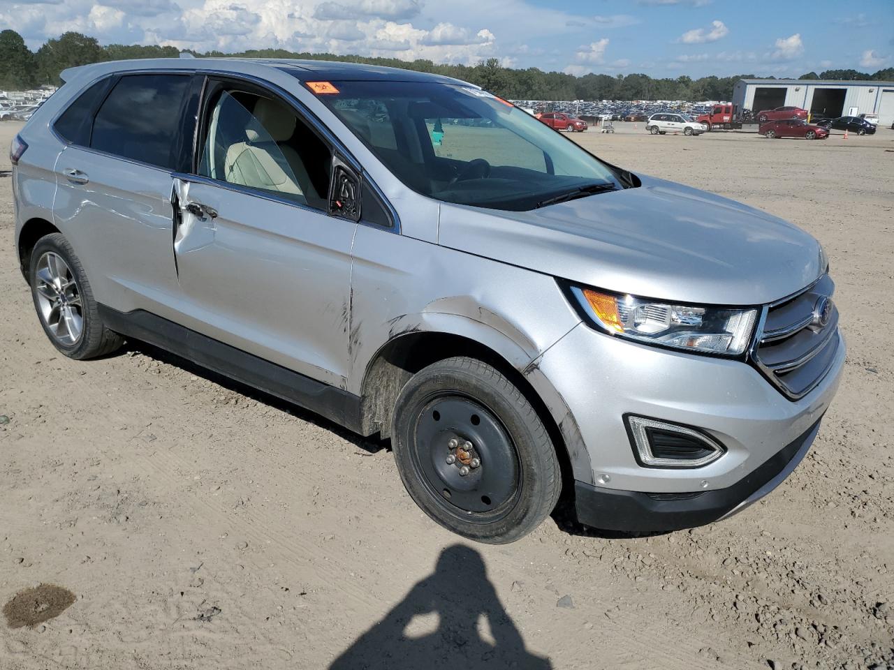 Ford Edge Titanium Image 3