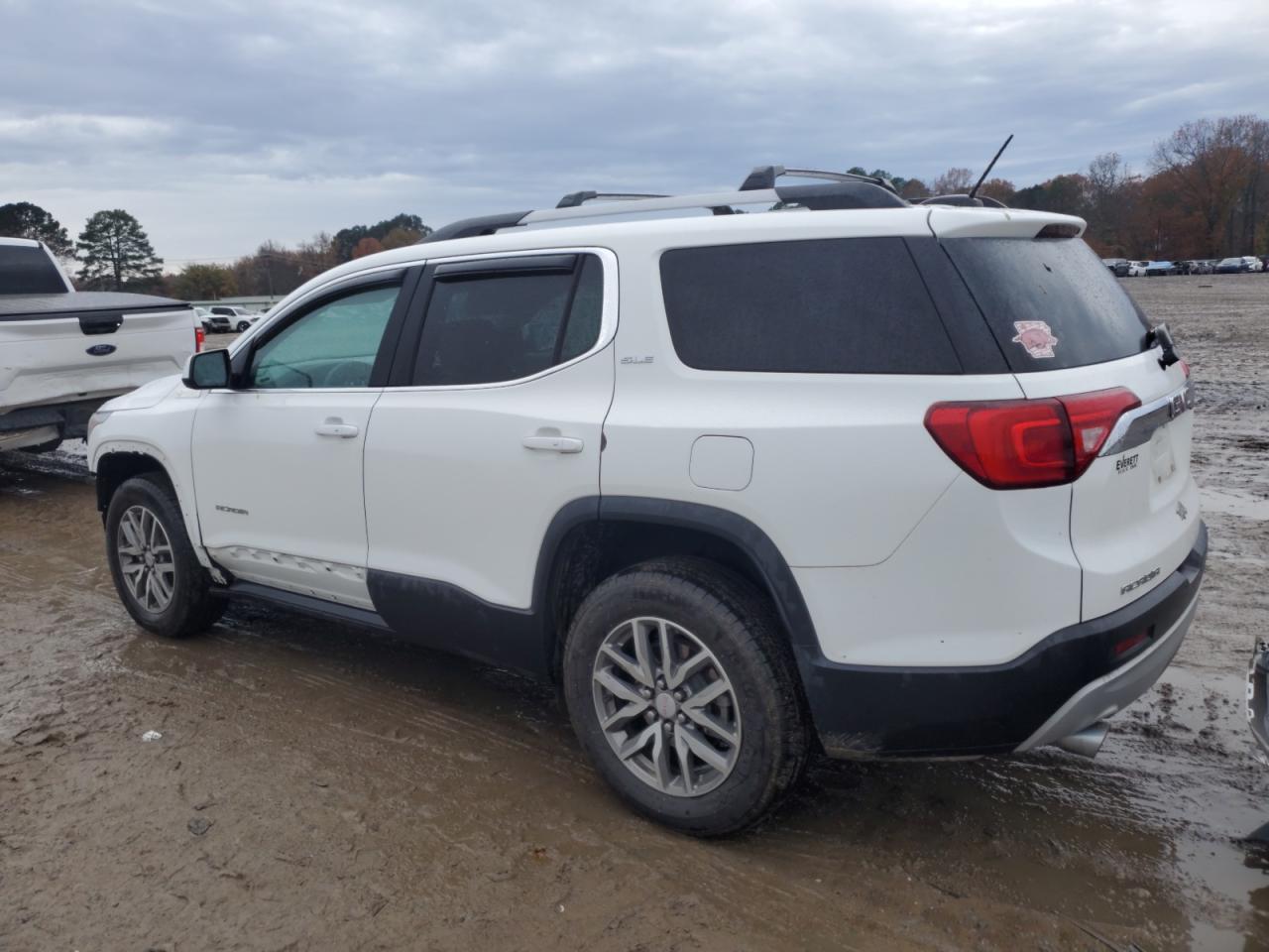 GMC Acadia Sle Image 2