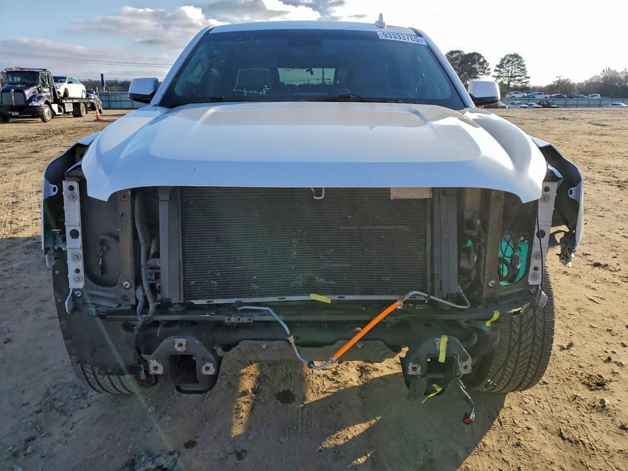 GMC Yukon Denali Image 3