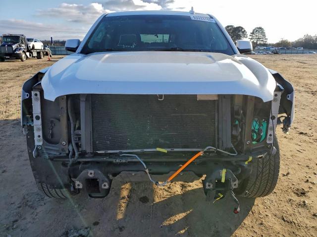 GMC Yukon Denali Image 3