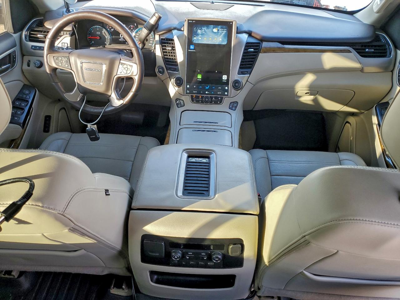 GMC Yukon Denali Image 8