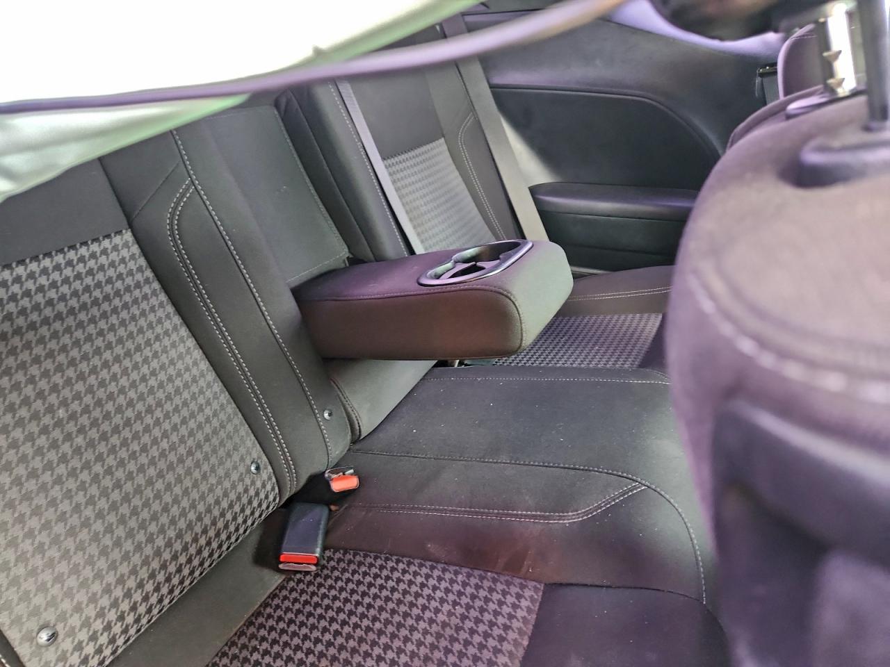 Dodge Challenger Sxt Image 5