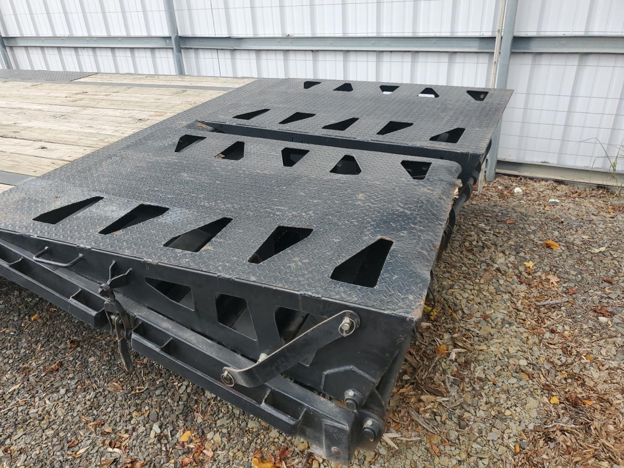 Lone Trailer Image 10