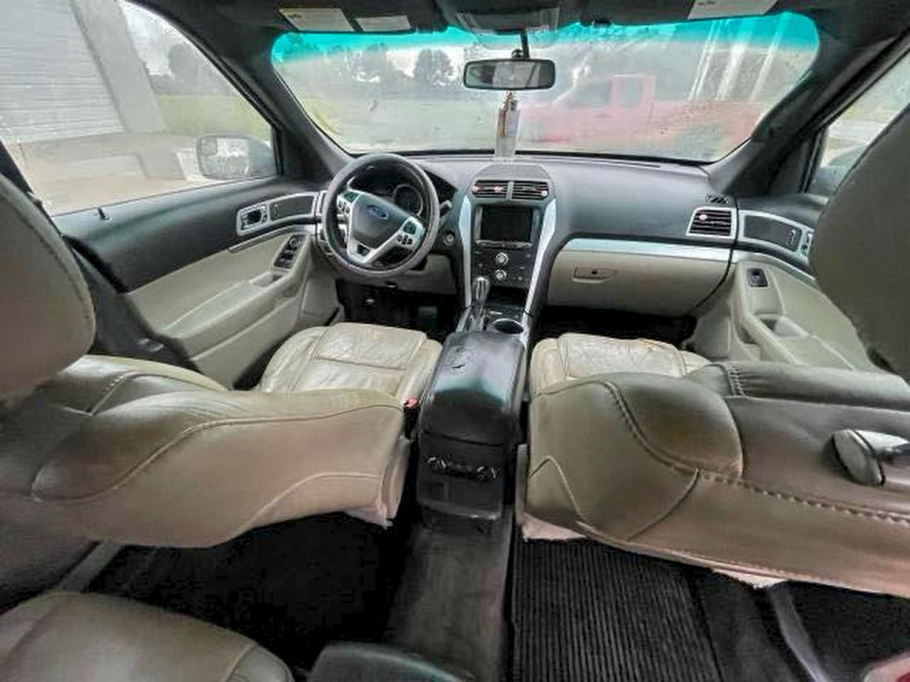 Ford Explorer Xlt Image 4