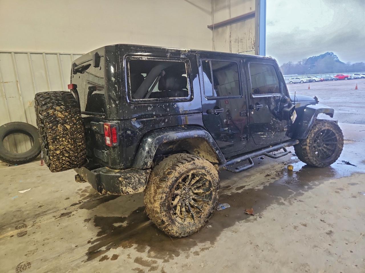 Jeep Wrangler Sahara Image 4