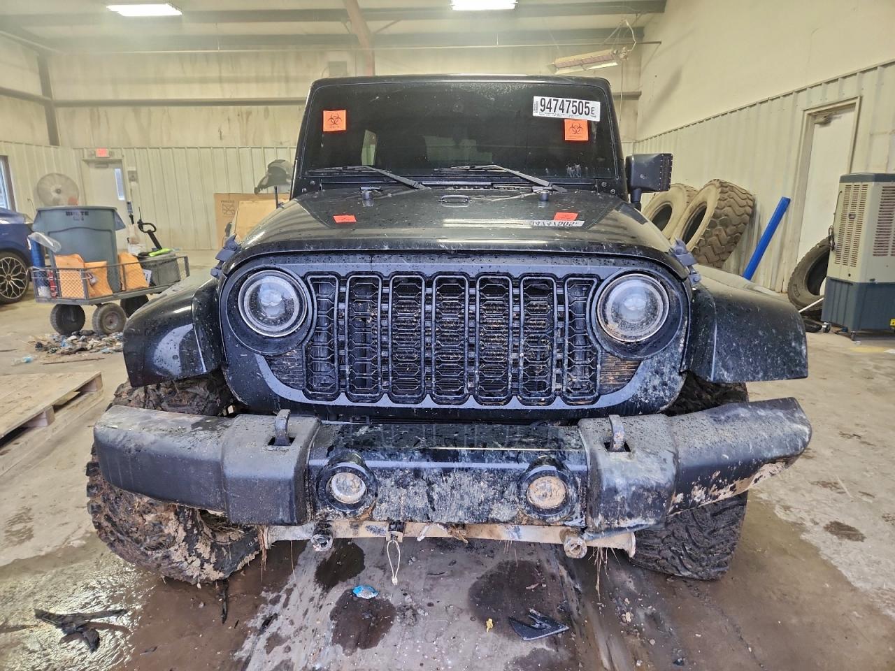 Jeep Wrangler Sahara Image 5