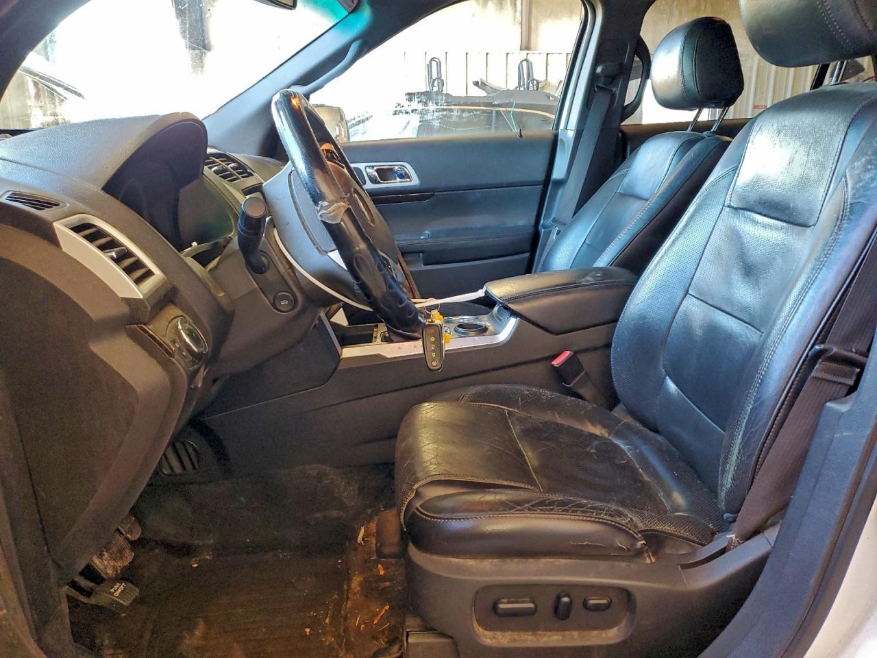 Ford Explorer Limited Image 10