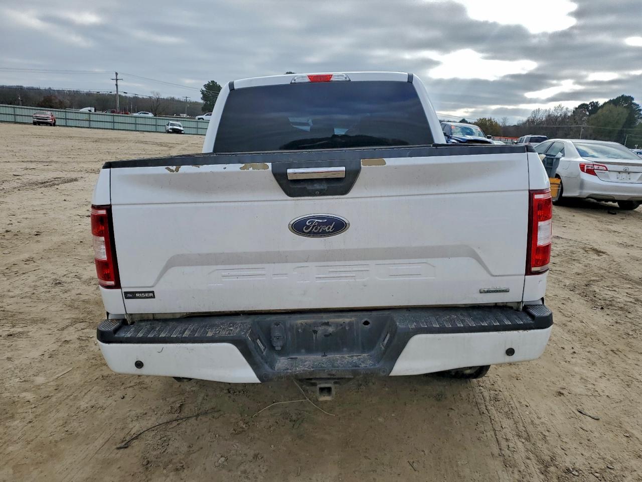 Ford F-150 Supercrew Image 12
