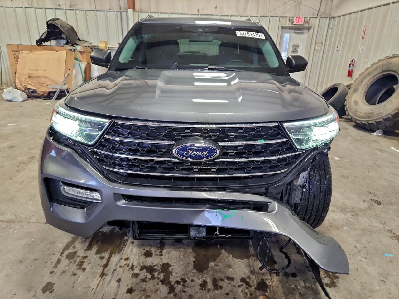 Ford Explorer Xlt Image 4