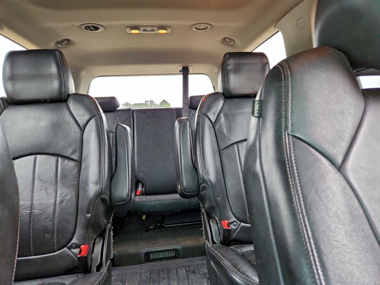 GMC Acadia Denali Image 3