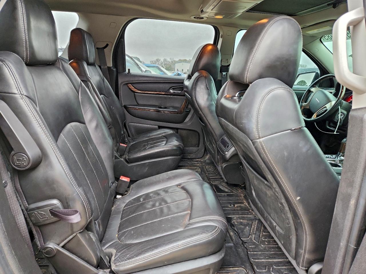 GMC Acadia Denali Image 13